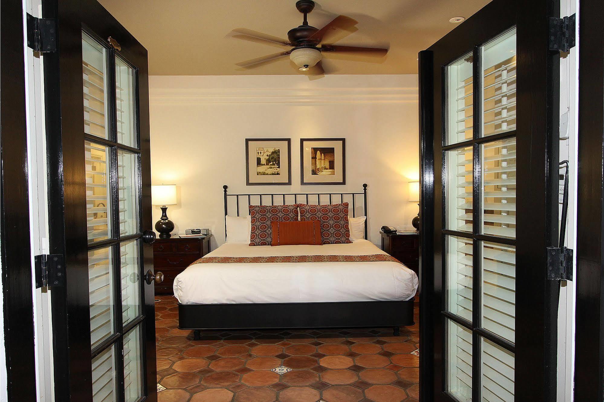 Inn Cypress 4*