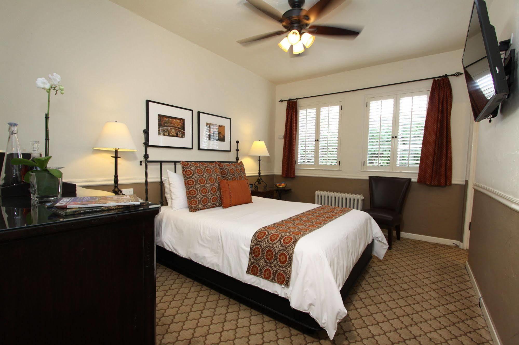 Cypress Inn 4*