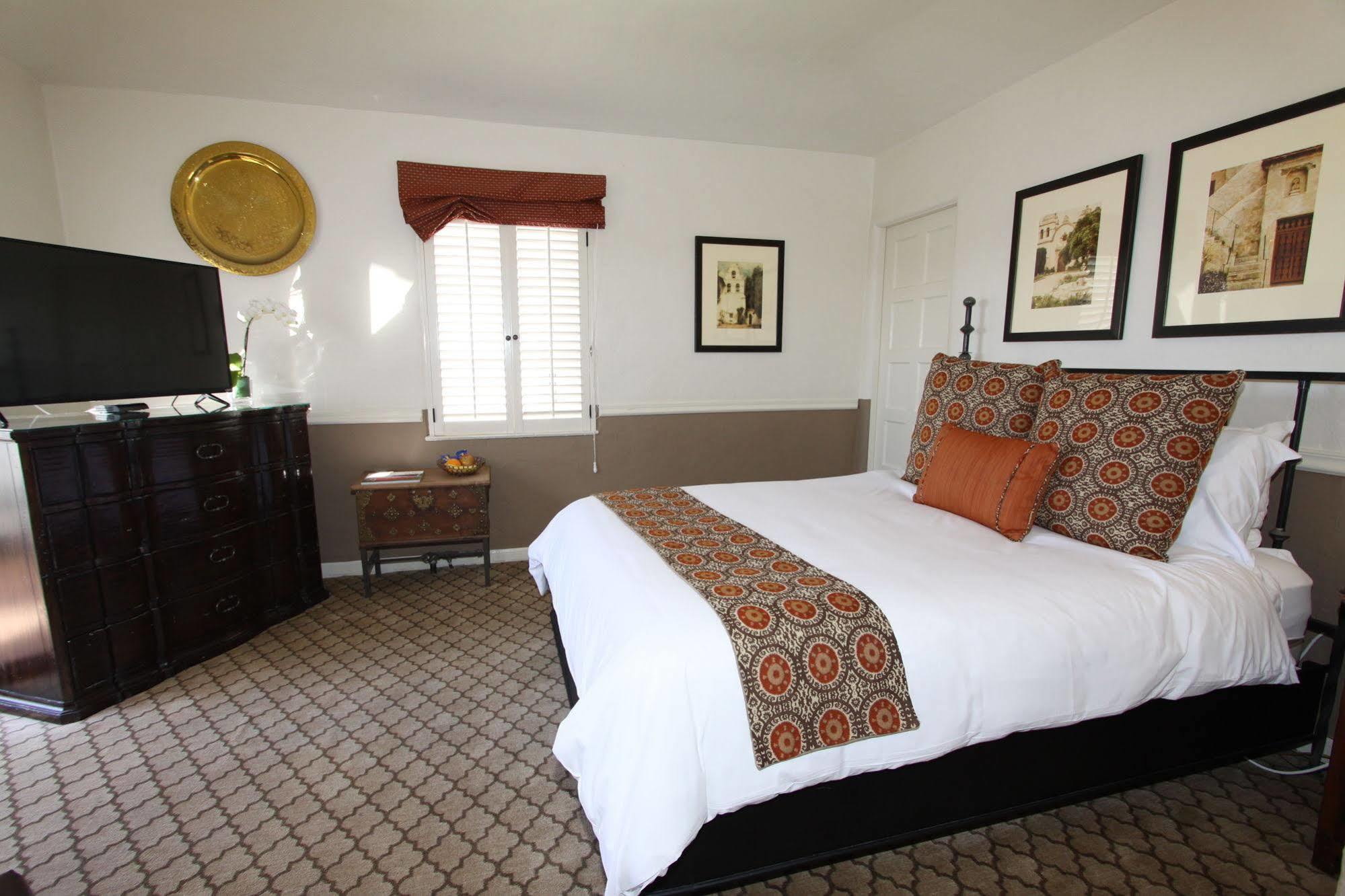 Cypress Inn Carmel-by-the-Sea