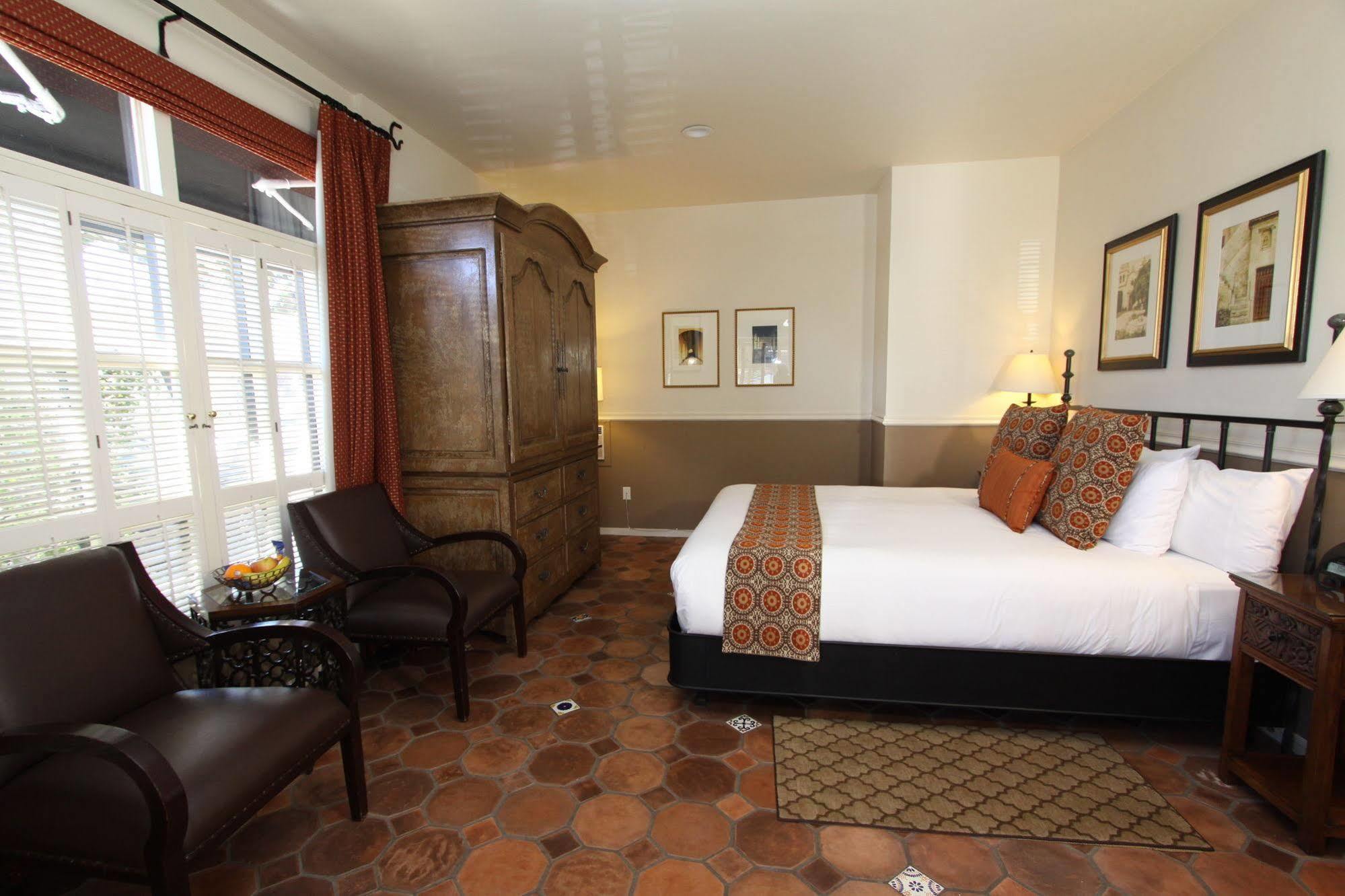 Inn Cypress