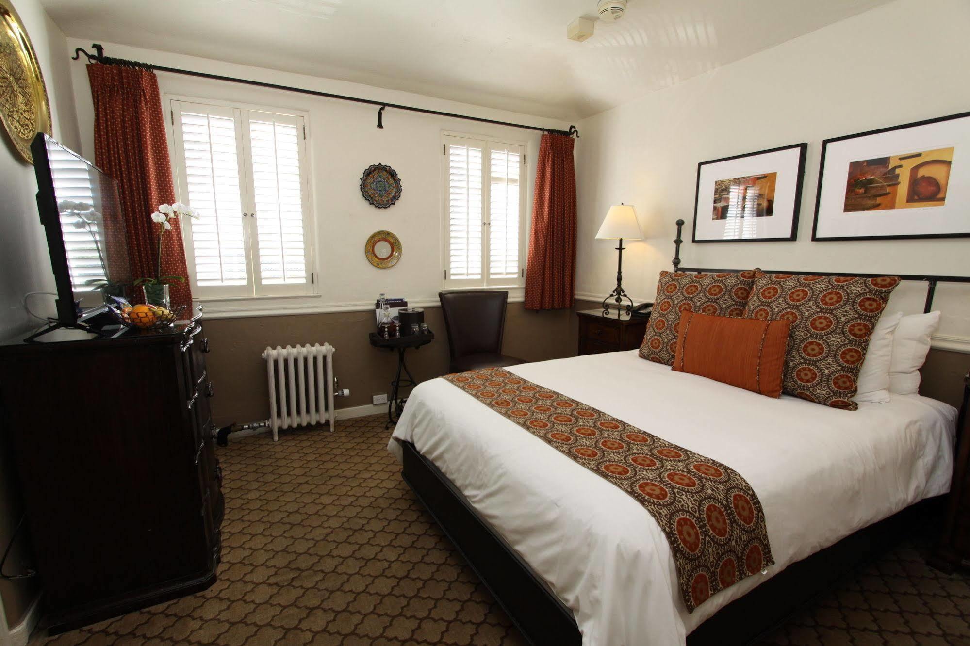 Inn Cypress