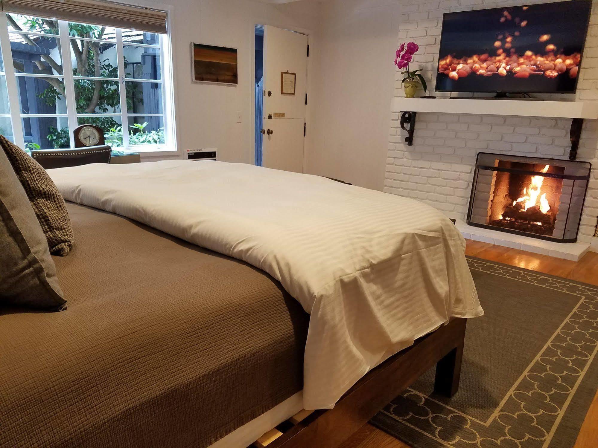 Hotel The Vagabond's House Carmel-by-the-Sea
