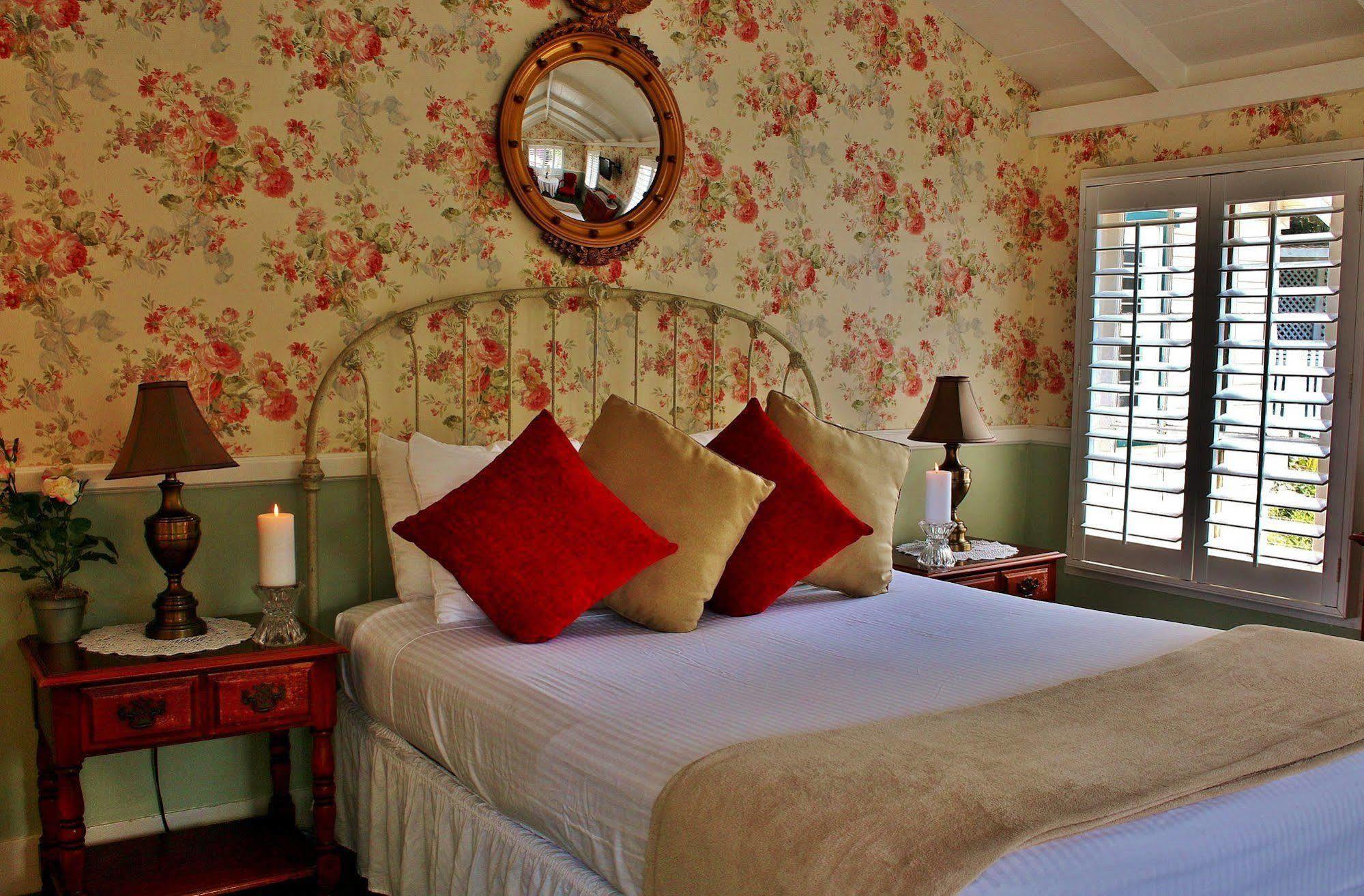 Lantern Inn Carmel-by-the-Sea