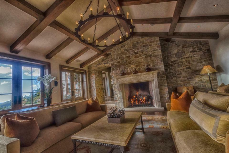 Holiday home Lx1: Chateau D' Renaitre - Luxury *