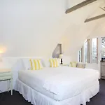 Forest Lodge