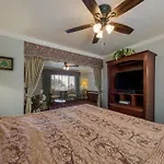 Carmel Inn & Suites