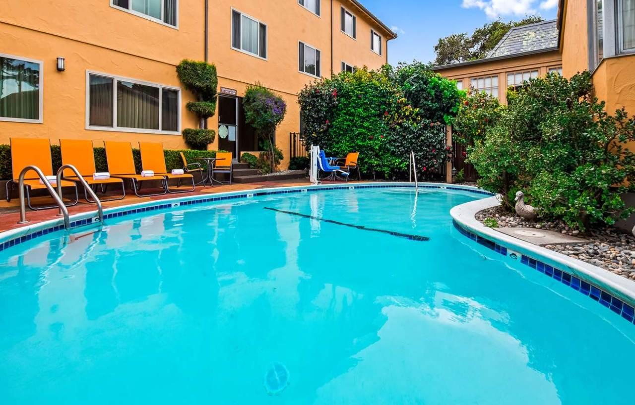 Western Carmel's Town House Hotel