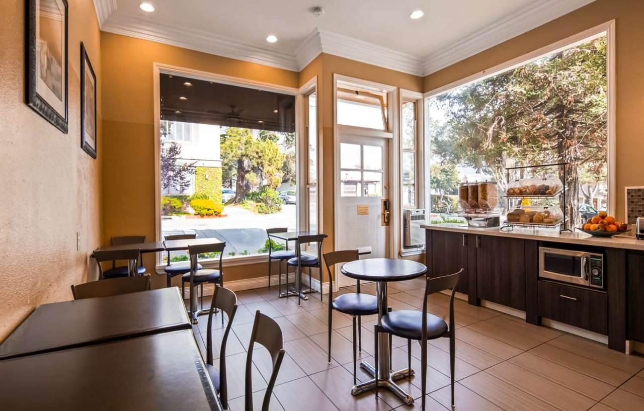 Western Carmel's Town House Hotel 3*
