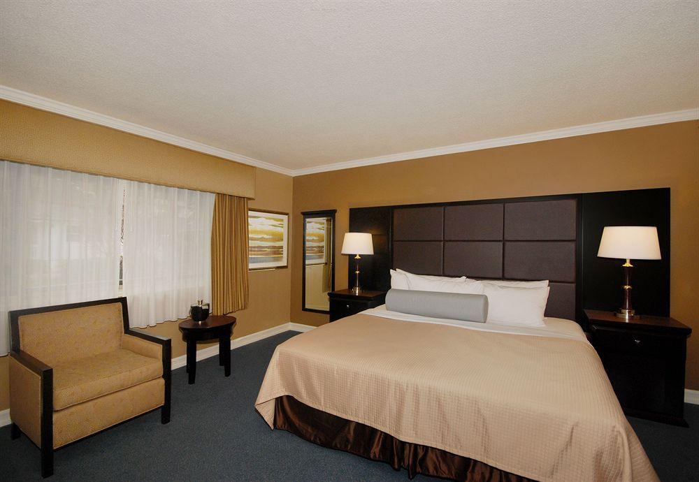 Hotel Western Carmel's Town House 3*