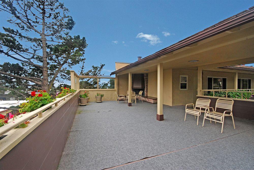 Western Carmel's Town House 3*