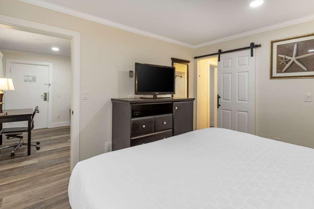 Western Carmel's Town House Hotel 3*
