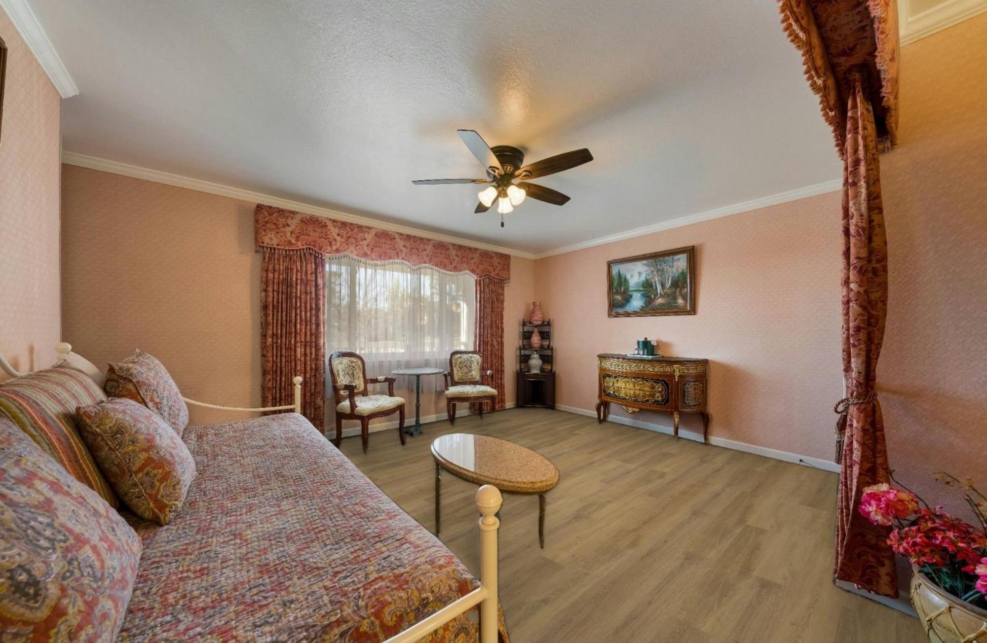 Motel & Carmel-by-the-Sea