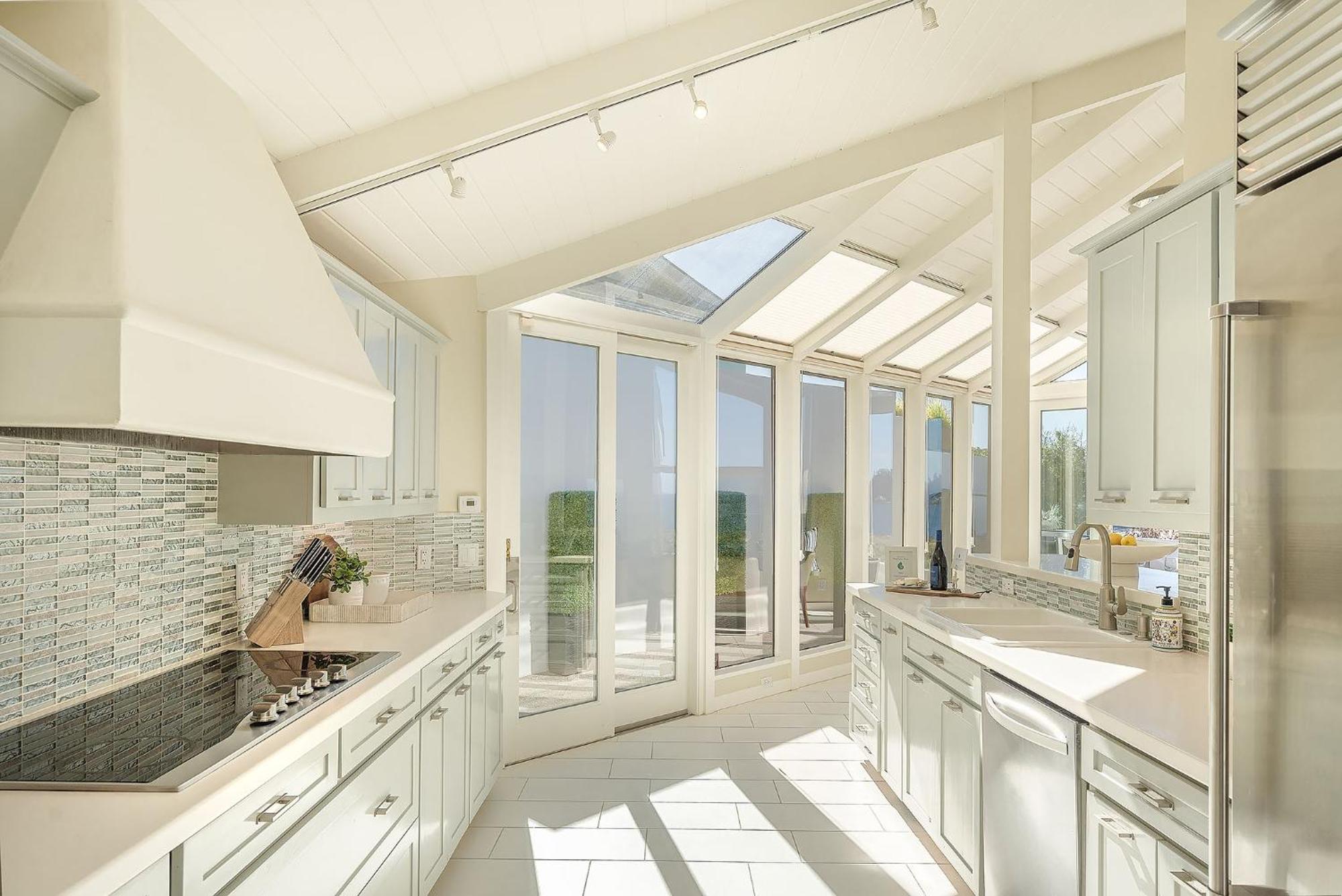 3911 Point Lobos View Holiday home