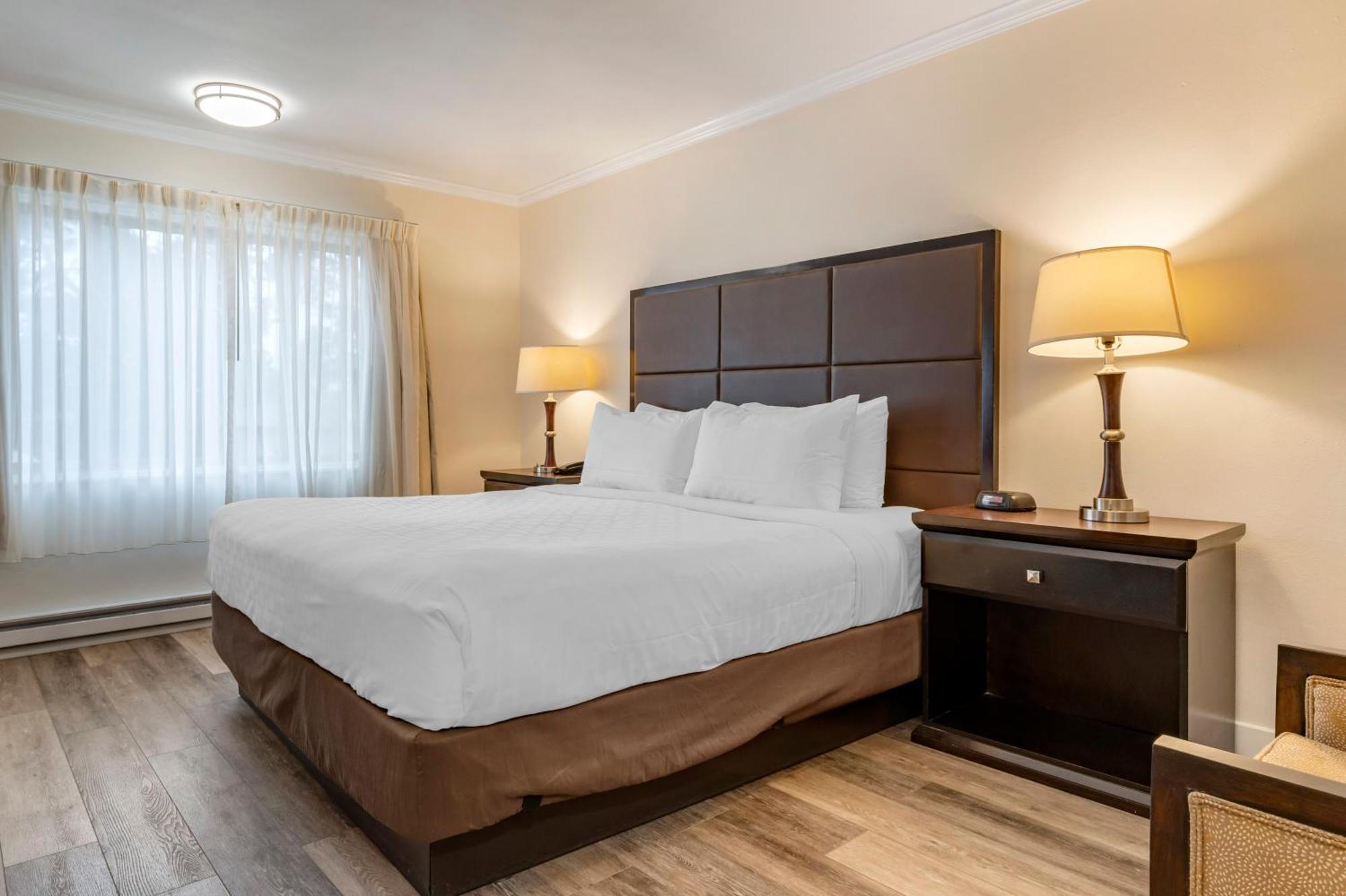 Western Carmel's Town House Hotel