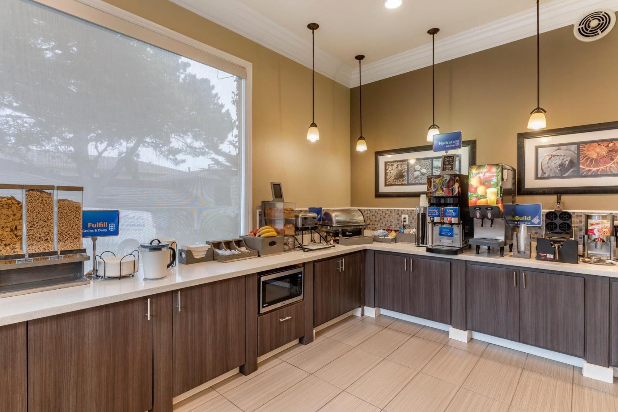 Western Carmel's Town House Hotel 3*