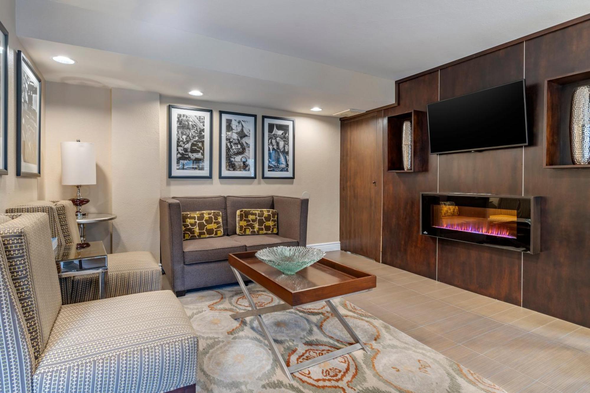 Hotel Western Carmel's Town House
