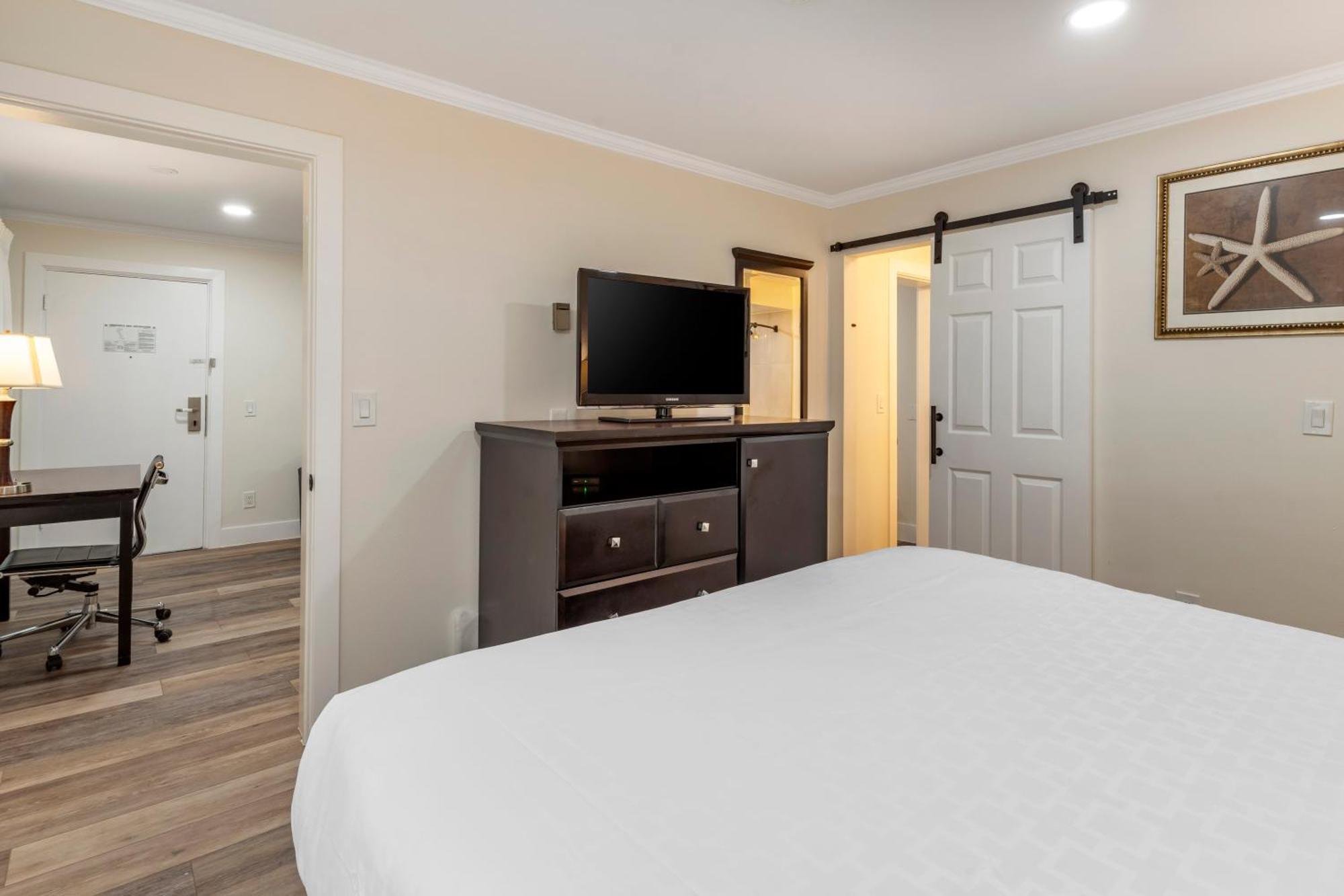 Western Carmel's Town House Hotel 3*