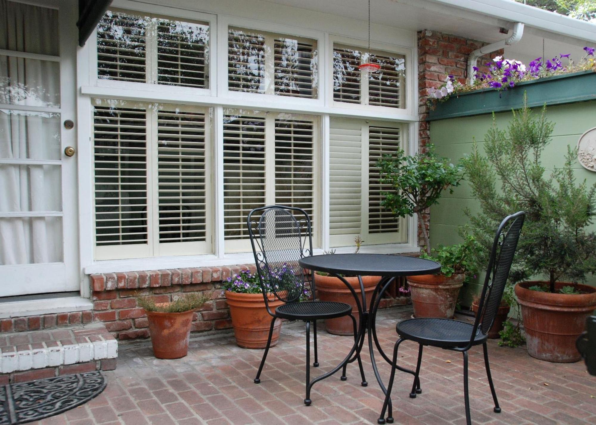Bed & Breakfast Garden 2*