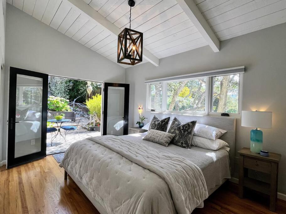 Gorgeous 3-bdrm Home, Walk To Town And Carmel-by-the-Sea