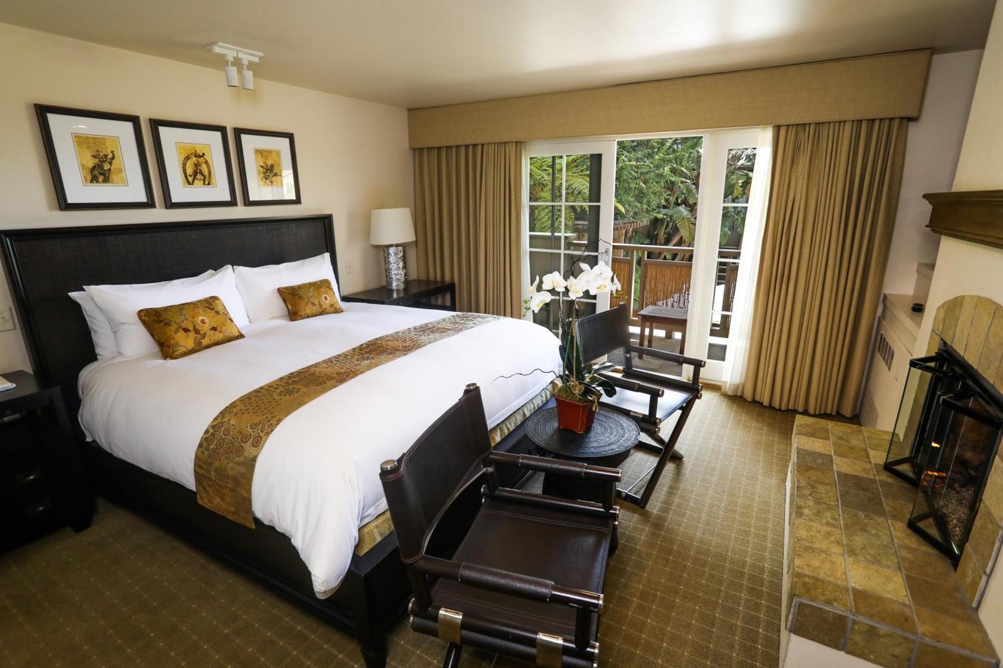 Tradewinds Hotel 4*