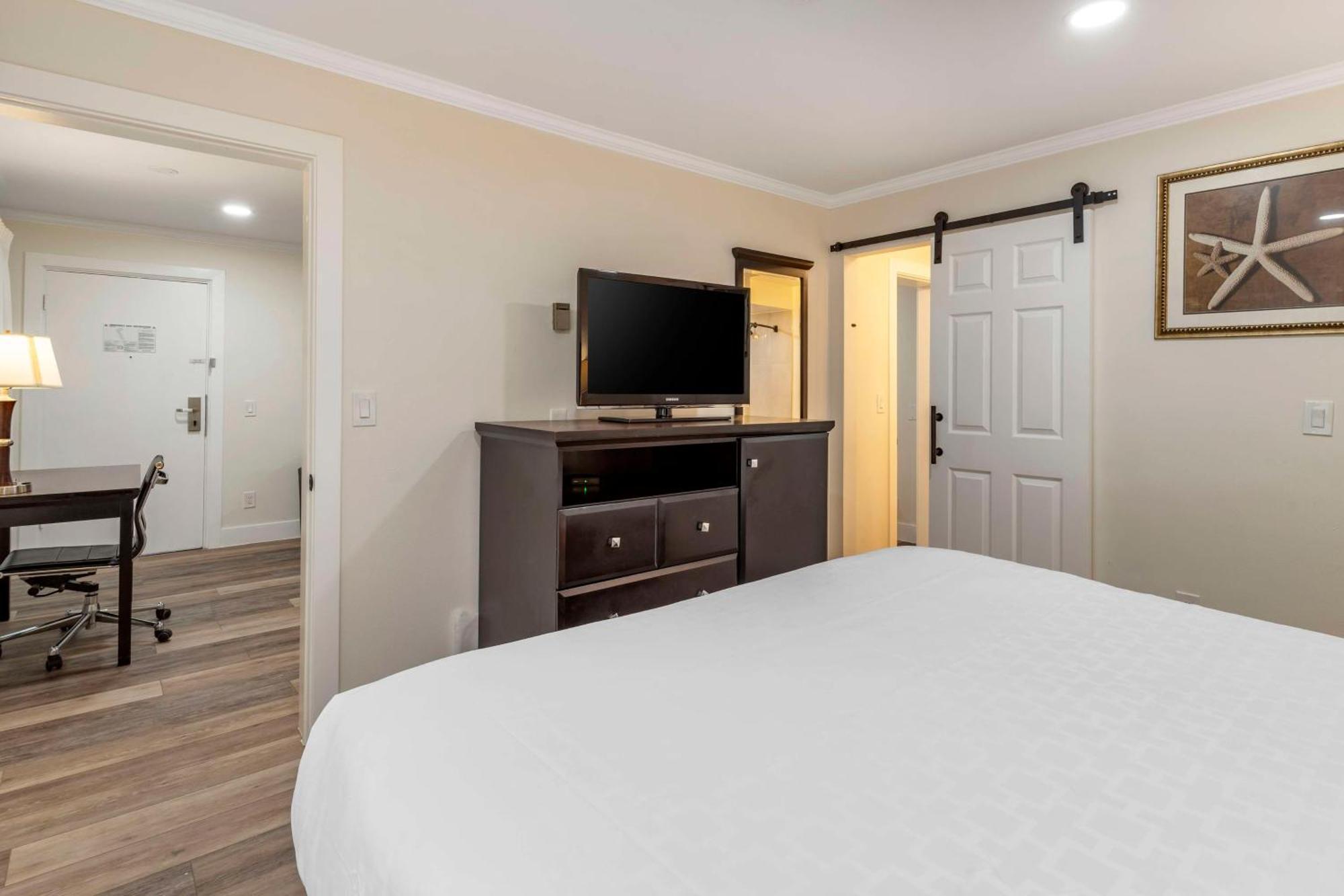 Hotel Western Carmel's Town House