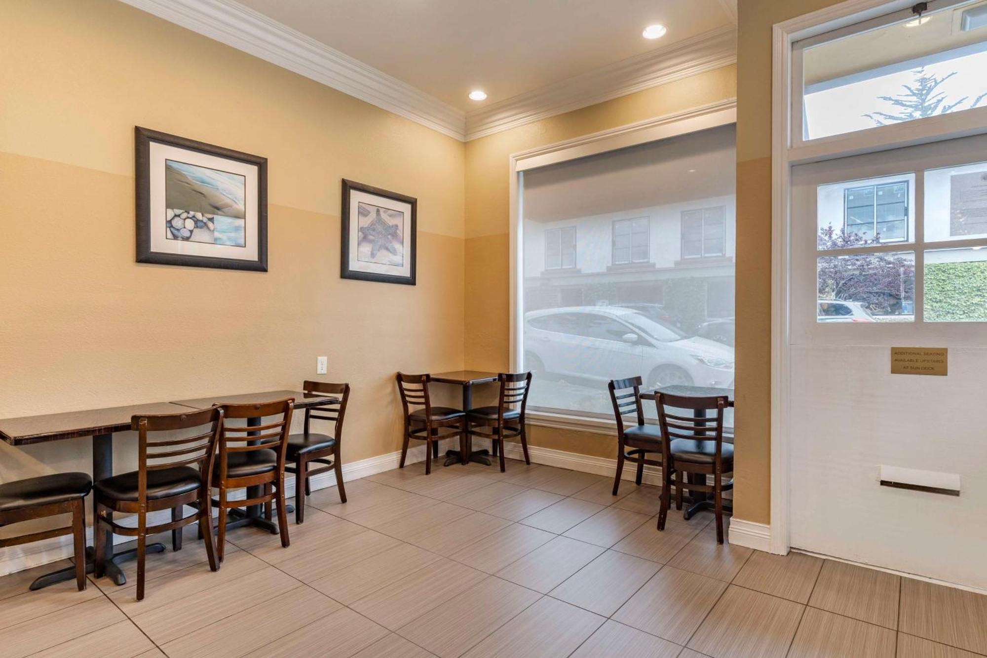 Hotel Western Carmel's Town House