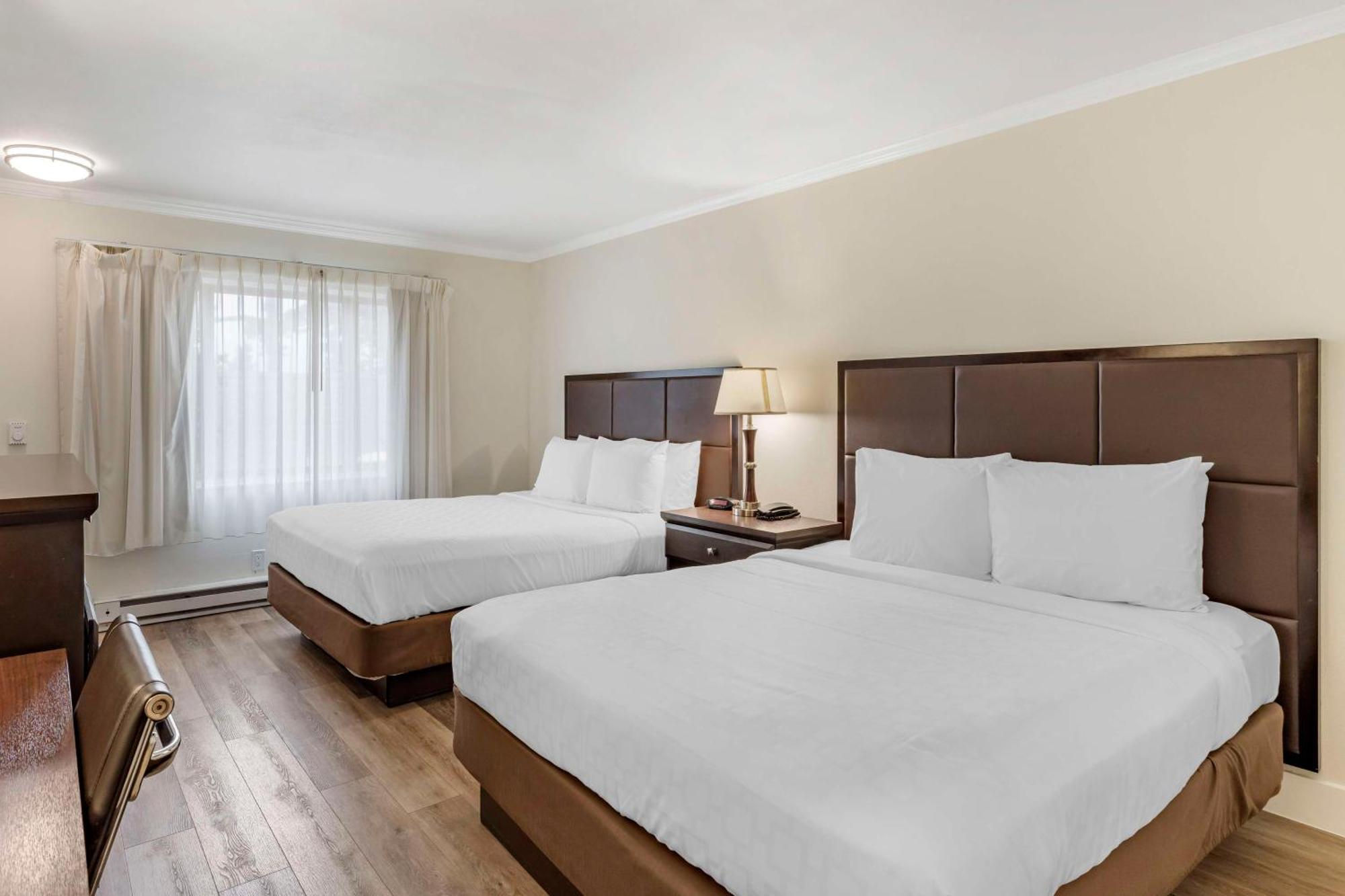 Western Carmel's Town House Hotel
