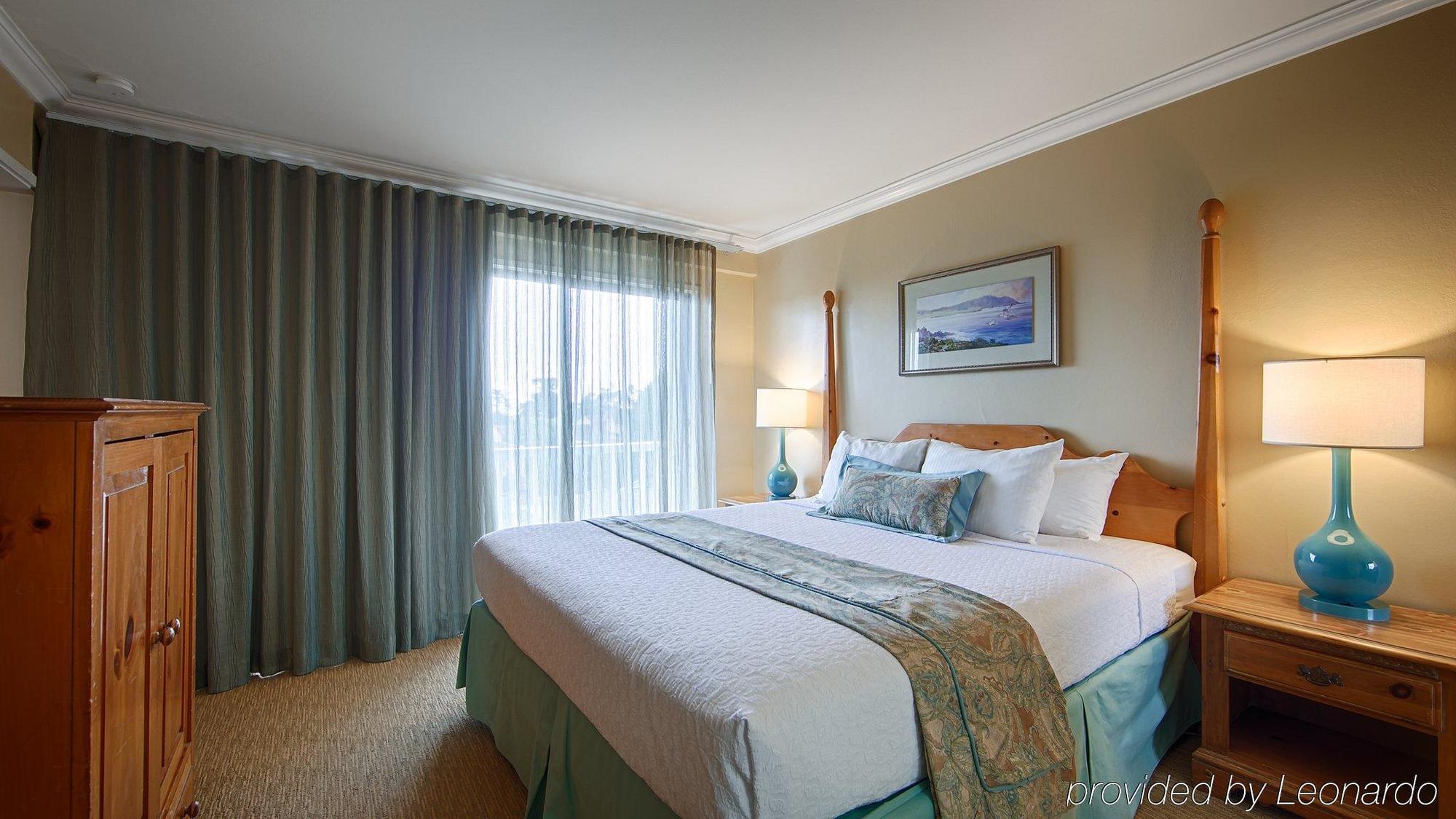 Bay View Hotel 3*
