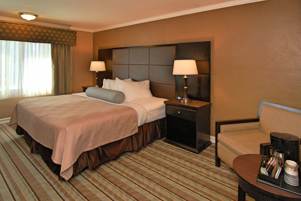 Hotel Western Carmel's Town House 3*
