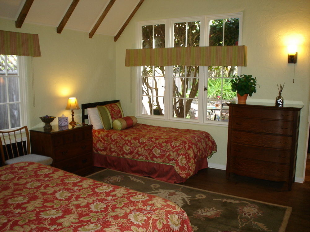 Bed & Breakfast Edgemere Cottages