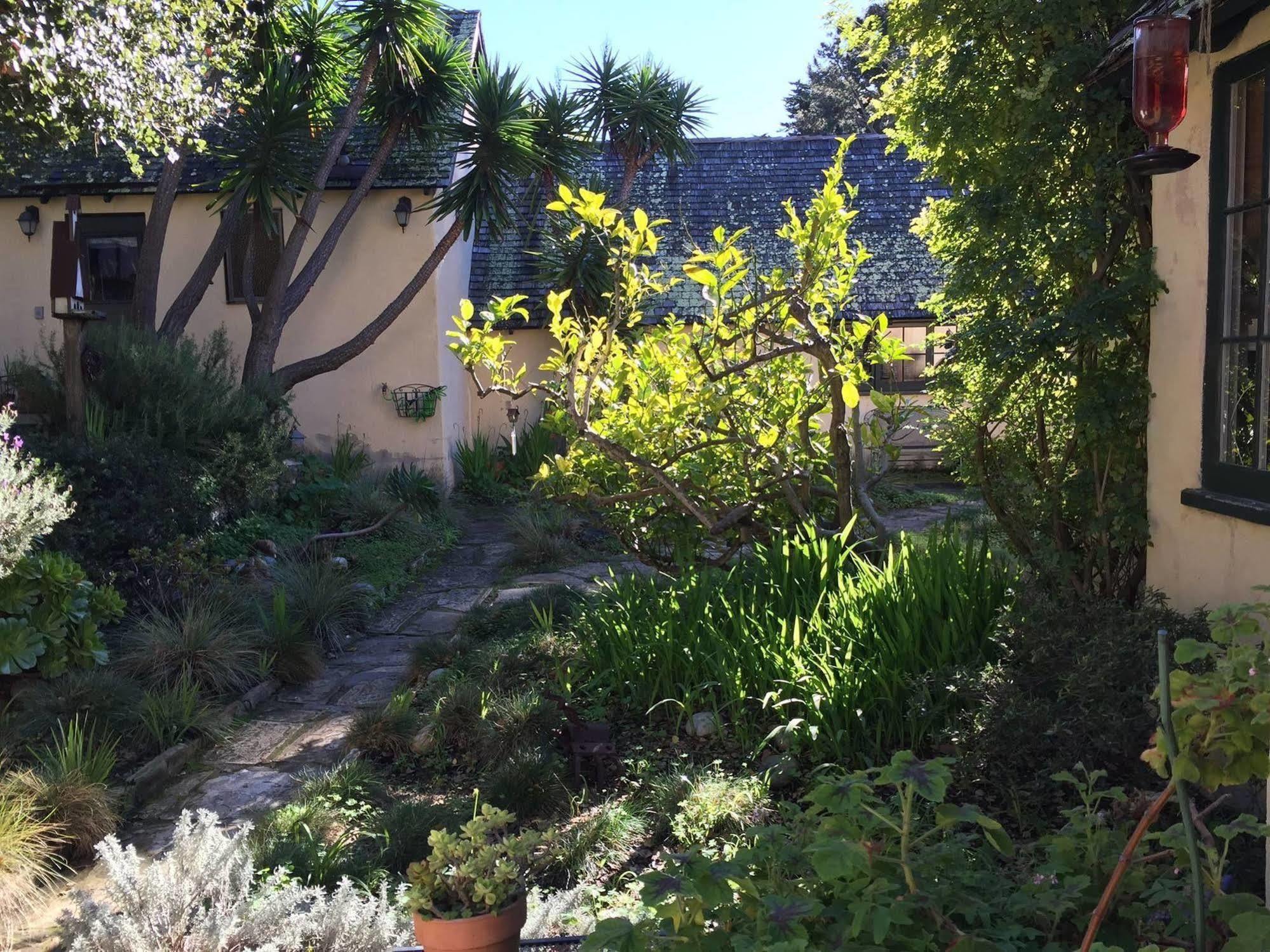 Bed & Breakfast Edgemere Cottages Carmel-by-the-Sea