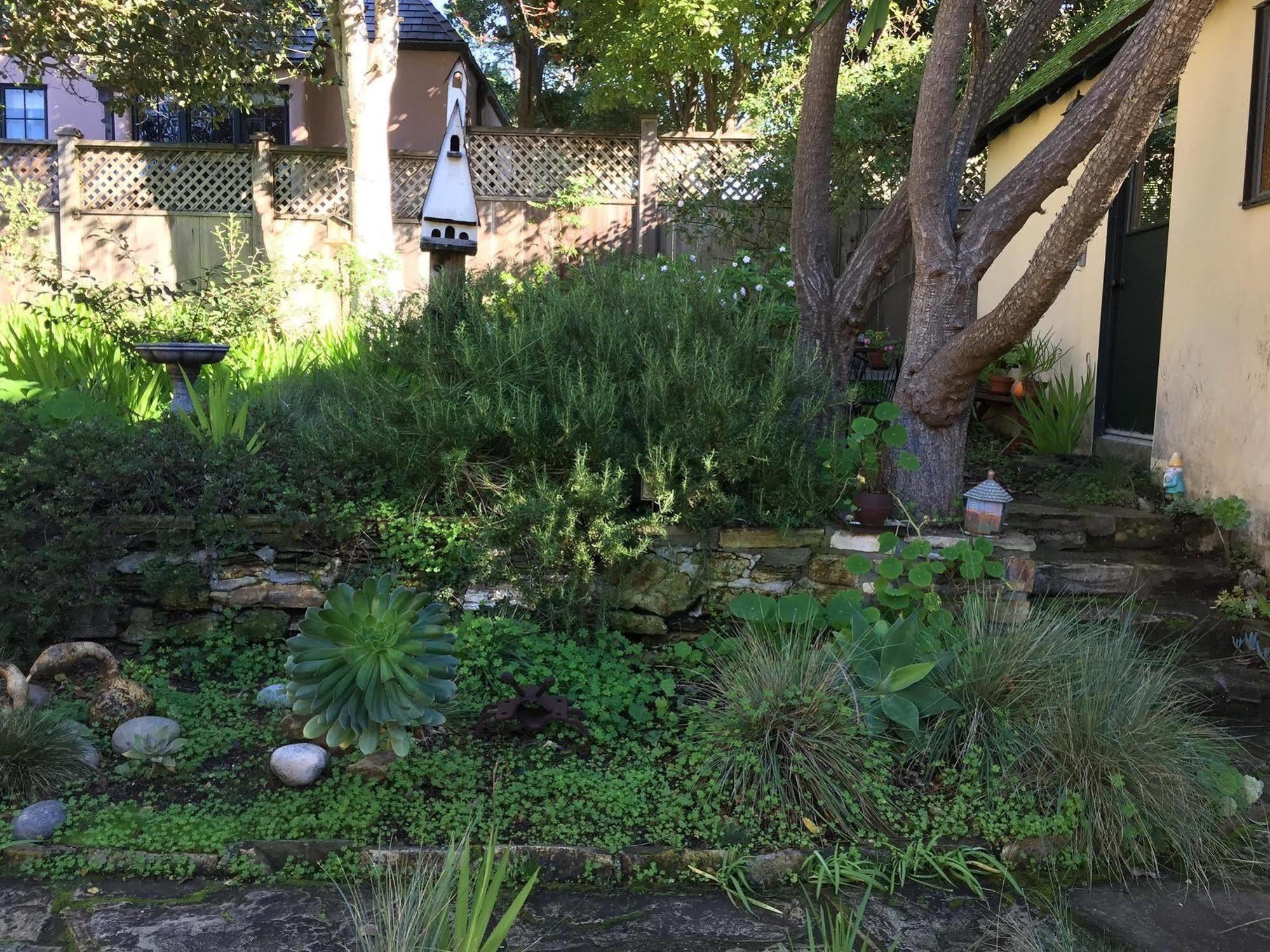 Bed & Breakfast Edgemere Cottages 3*