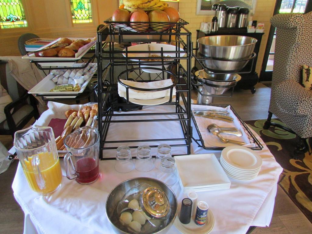 The Colonial Terrace 3*