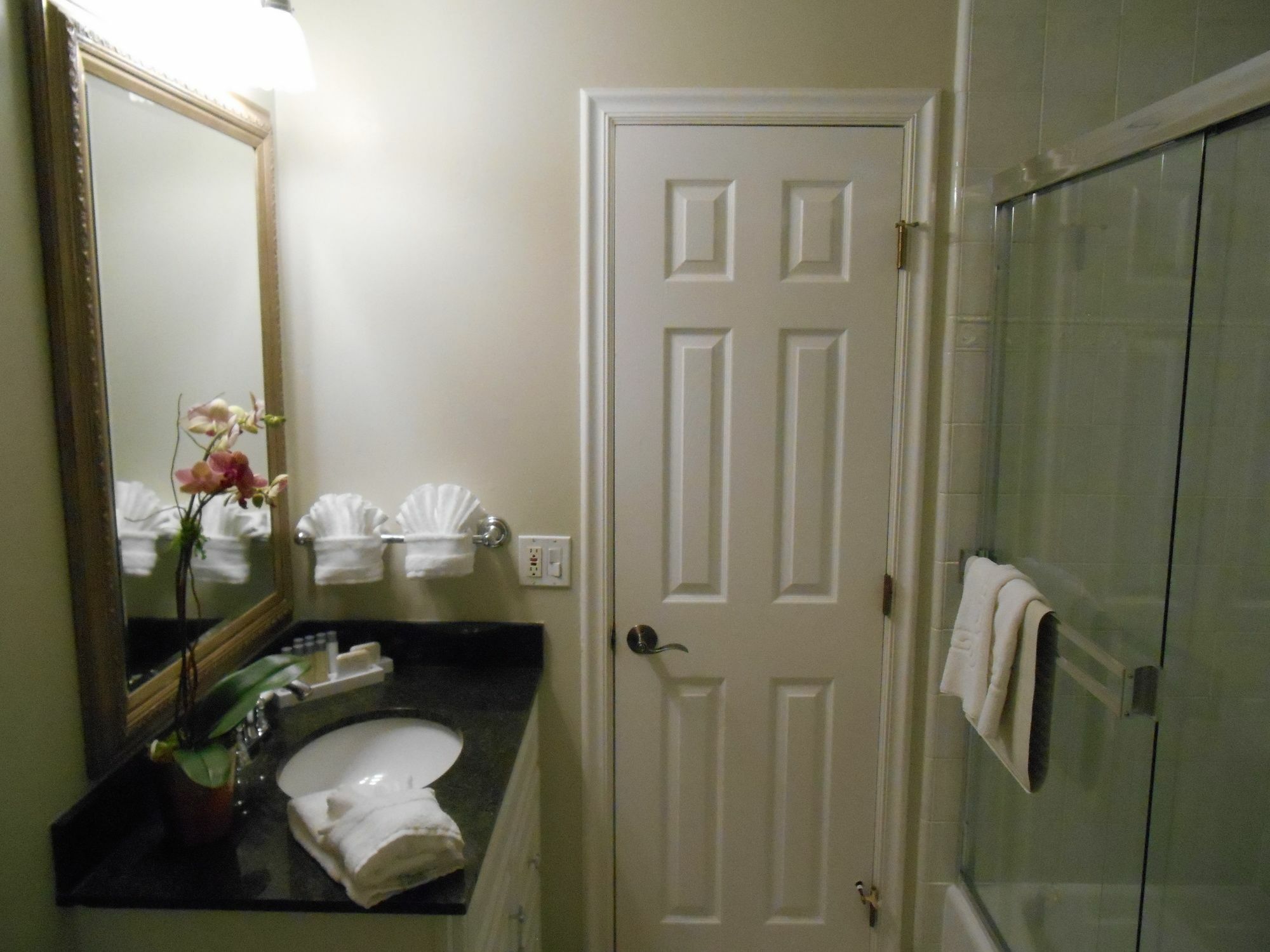 Bay View Hotel 3*